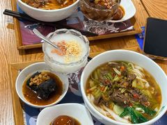 -呷佬·长沙手工米粉(金沙江路店)