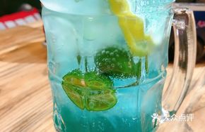 Blue Sky and White Cloud Sparkling Water