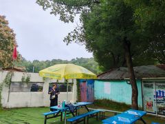 -东湖小天池真人CS彩弹野战基地