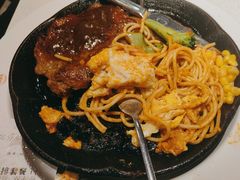 -汤姆家的牛排意面披萨(新城市广场店)