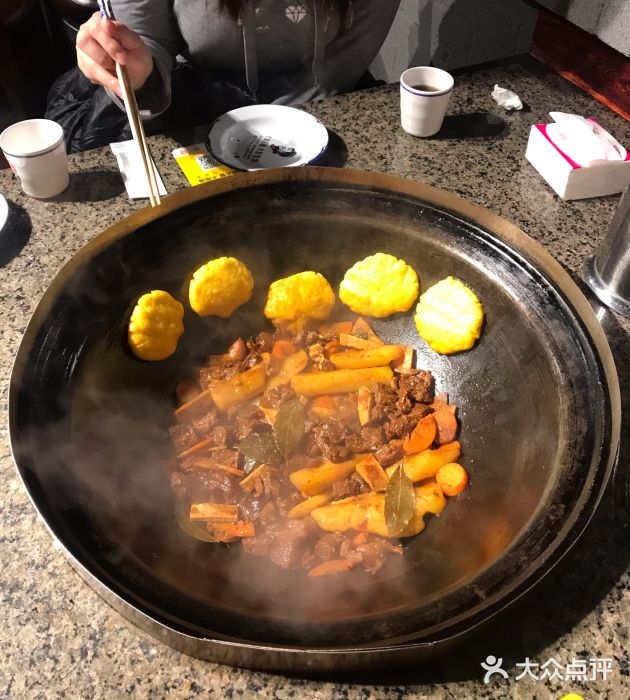 缘福乡村铁锅炖民宿(八达岭店)筋头巴脑牛肉炖锅图片