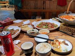 -老滇山寨•云南特色菜•地方菜•民族风情歌舞表演(金碧店)