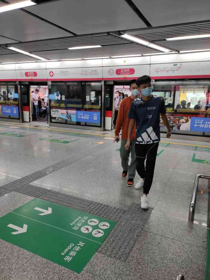 龙翔桥(地铁站)-"99龙翔桥站位于杭州上城区平海路和学士路.