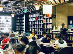 -钟书阁(松江泰晤士小镇店)