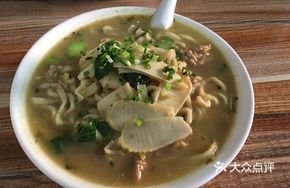 Shredded Pork and Bamboo Shoot Noodles
