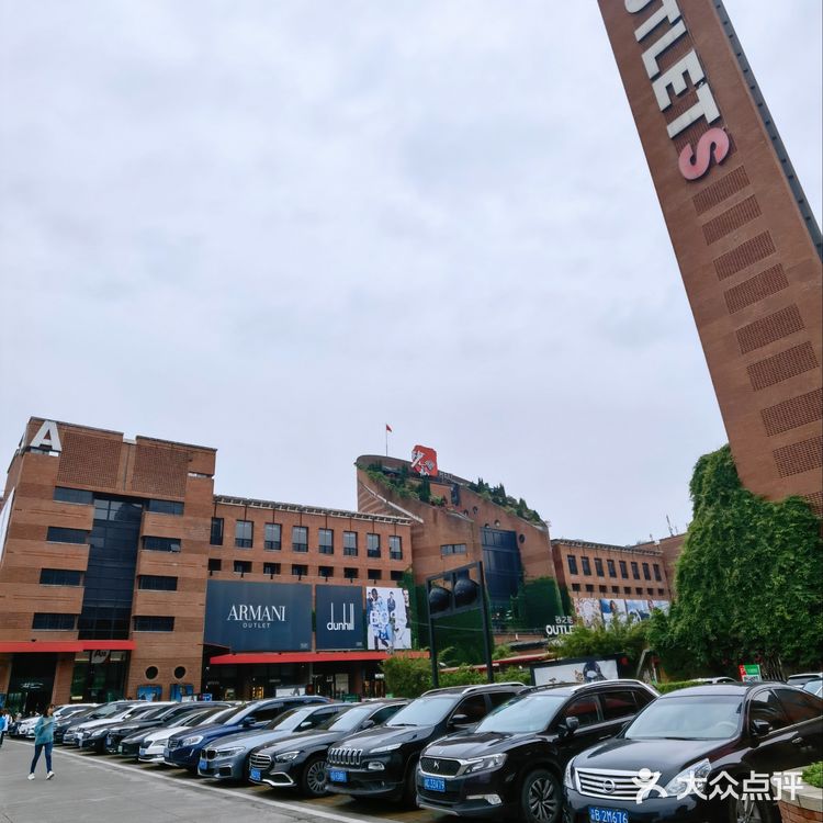 奥莱买啥？MLB 4折封顶，MK 3-5折，coach 5折