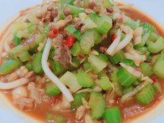 野蘑菇酸菜牛肉炒米粉-疆Jiang·新疆秘制料理