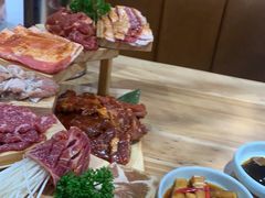 -汉城烤肉·黑金冠(华山路店)