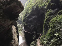 -龙水峡地缝景区