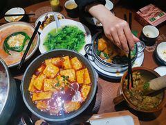 -老滇山寨•云南特色菜•地方菜•民族风情歌舞表演(金碧店)