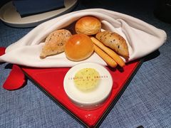 -弦月窗LUNETTE BY AMANDA(复兴路店)