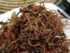 干椒炒牛肝菌-山珍王国·云南野生菌石锅鱼
