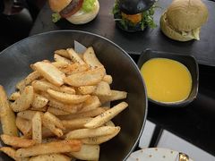 薯条配松露酱和蜂蜜芥末酱-瑞吉酒店·The Drawing Room闲逸廊·云端下午茶·夜奢Whiskey