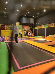 -蹦蹦跳跳(新奥购物中心店)