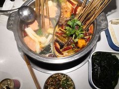 鸳鸯锅-让签签飞小郡肝串串香(春熙路形象店)
