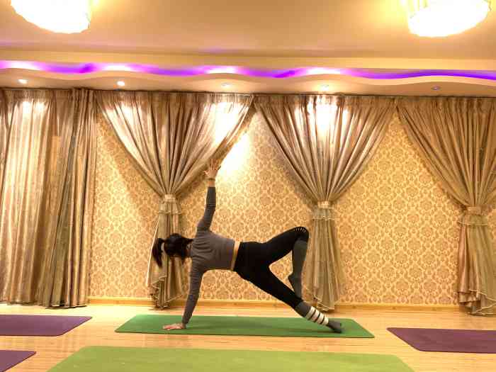 梵谷瑜伽(小寨店)-"团了周卡,开始三天坚持得还不错,后来总有.