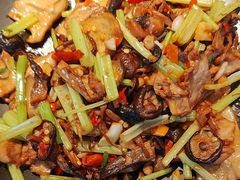 -阿瓦山寨·湘菜现炒·剁椒鱼头王(咸阳总店)