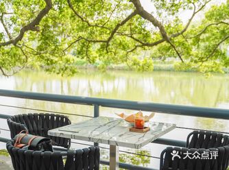 广州 开在公园里的艺术馆湖边轻食餐厅