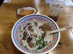 -鑫花溪牛肉米粉(人民广场店)
