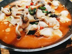 思茅酸汤鱼片-老滇山寨•云南特色菜•地方菜•民族风情歌舞表演(金碧店)