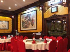 大堂-九花山烤鸭店