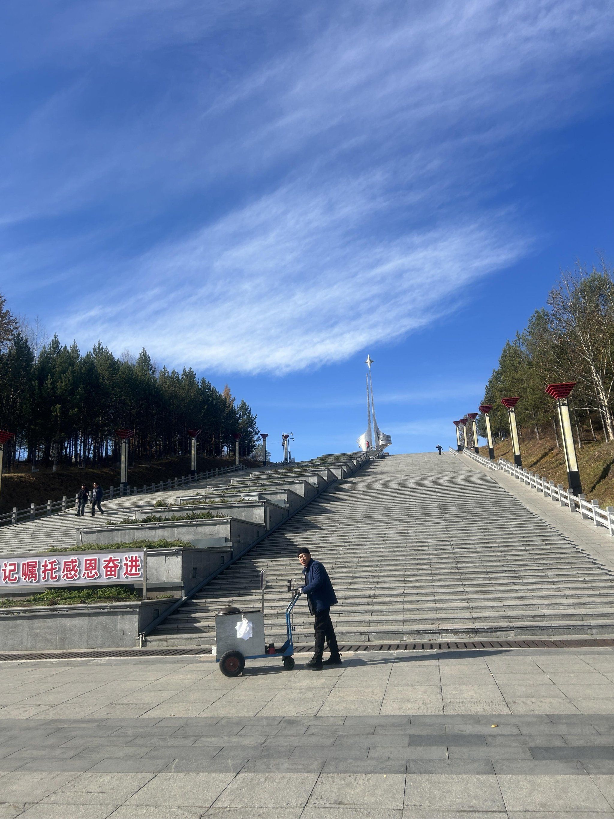 今日路线漠河市北极星广场7915黑河 走加漠公路,中间路过塔河