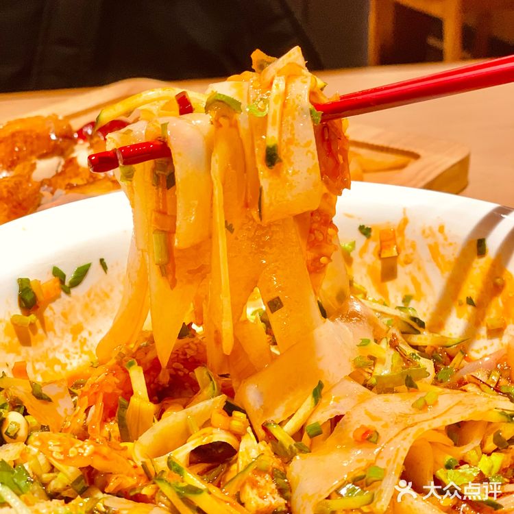 打卡大师兄超正宗西北菜，大碗宽面就来这吃🍜