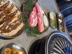 -草家酱蟹炭火烤肉店(珲春南路一店)