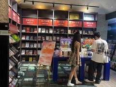 -钟书阁(松江泰晤士小镇店)