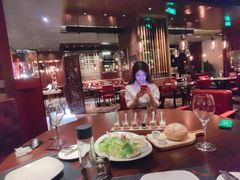 大堂-恰餐厅及酒吧 CHAR Bar & Grill (北京丽都皇冠假日店)