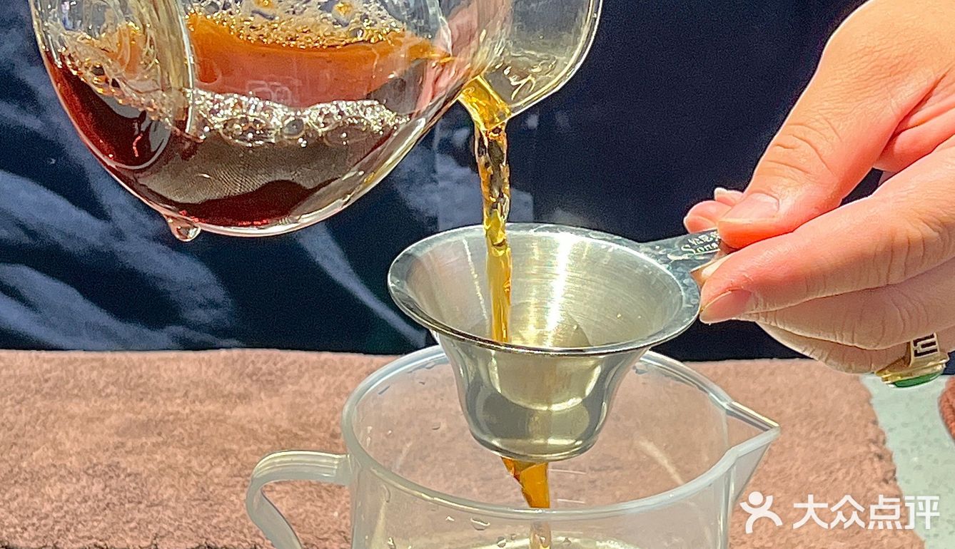 在院子里晒太阳喝咖啡 秋日氛围感拉满!