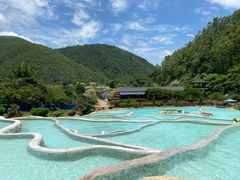 -十万大山布透温泉