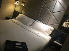 -桔子酒店(上海西藏北路地铁站店)