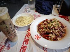 -肥肥虾庄·金牌油焖大虾(汉街SKP店)