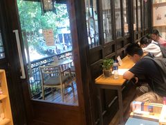 -猫的天空之城概念书店(杭州南宋御街店)