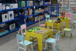 -逝水玩具折扣店