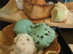 -莓园冰淇淋店