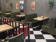 卡座-愉肴麻辣香锅(中山路店)