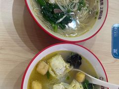 -小杨生煎(金山百联购物中心3楼店)