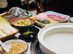 -四点金粥底火锅(沂州里店)