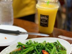 -Dang restaurant (patong phuket)