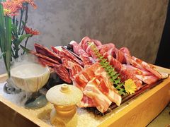 -铭牛烧肉·和牛海鲜自助(高新月牙湖店)