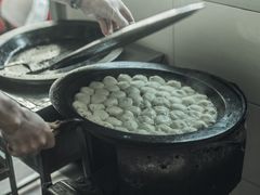 -老字号眼镜子煎包汤包店