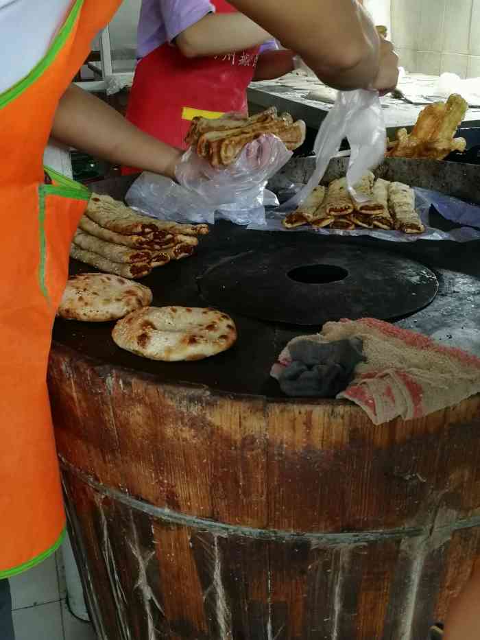 位置在小区里不太好找环境也一般大爷大妈外卖各种排