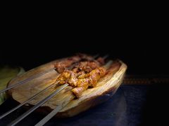 烤羊肉串儿-乡村馕坑肉·烧烤·新疆菜·本地人更爱吃(阿勒泰首店)
