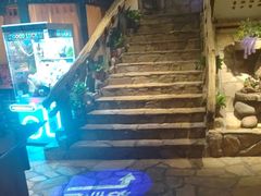-老牌坊云南鱼豆花火锅(爱建店)