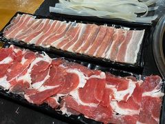 -果松木炭酸菜铜火锅·外婆参鸡汤