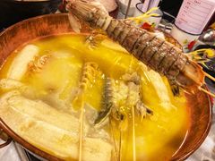 -鲜入围煮花胶鸡海鲜火锅