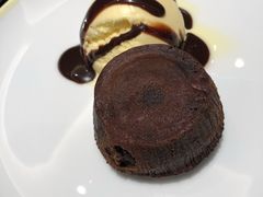 巧克力熔岩蛋糕配香草冰淇淋-萨莉亚意式餐厅(杭州滨江天街店)