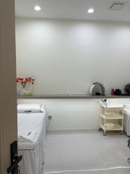 -苗方清颜专业祛痘·皮肤管理